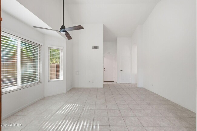 Building Photo - 1365 N Diane Cir