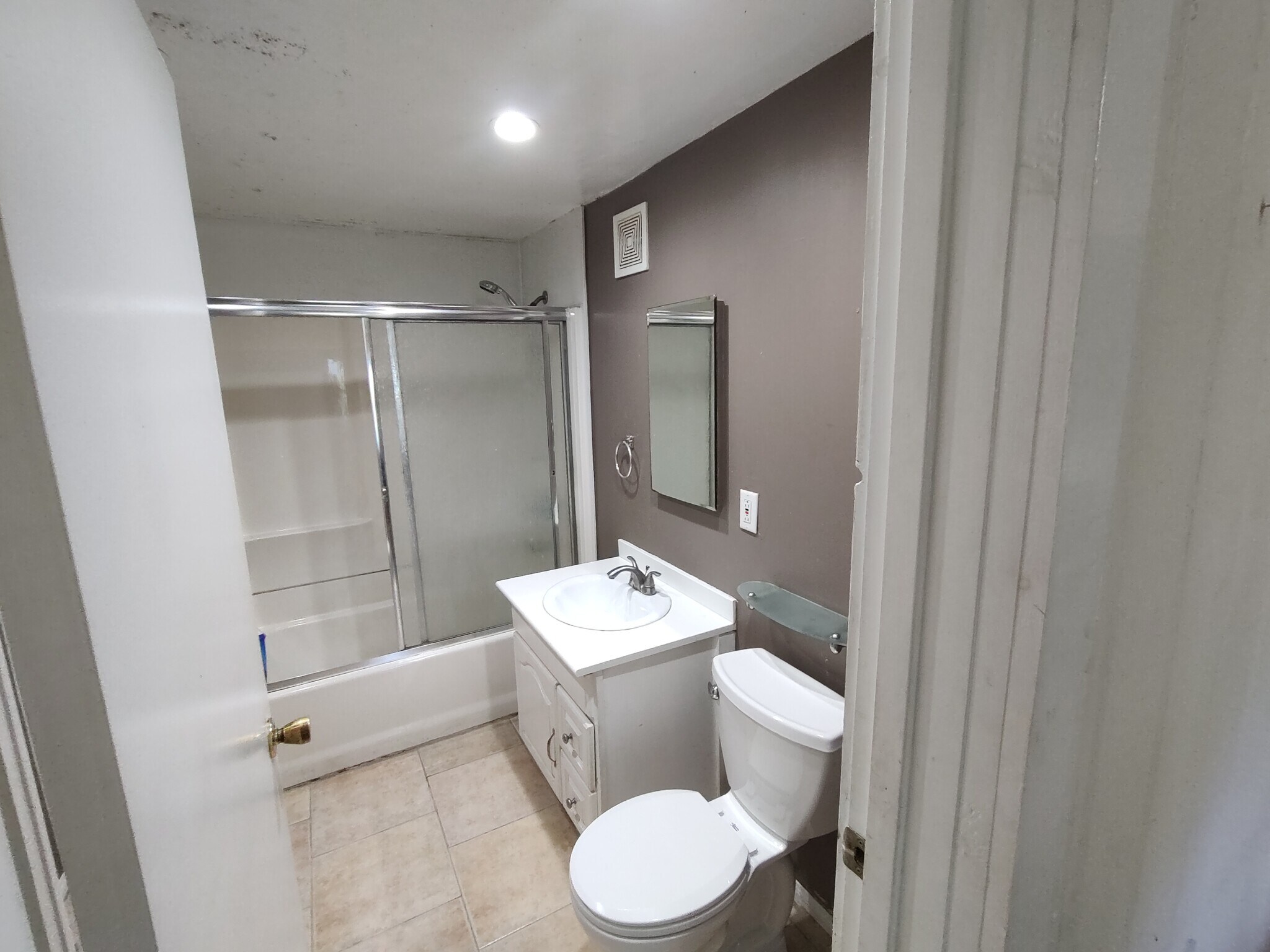 Building Photo - 534 W 39th St