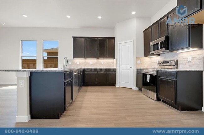 Building Photo - Spacious 3-Bedroom Home – Your Perfect Fam...