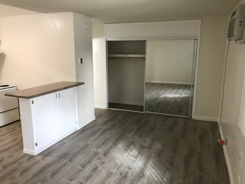 Building Photo - 13059 Oxnard St