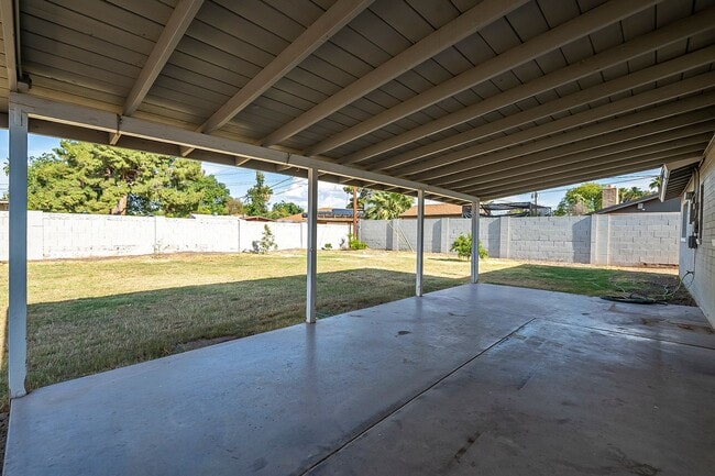 Building Photo - Updated home in Chandler!