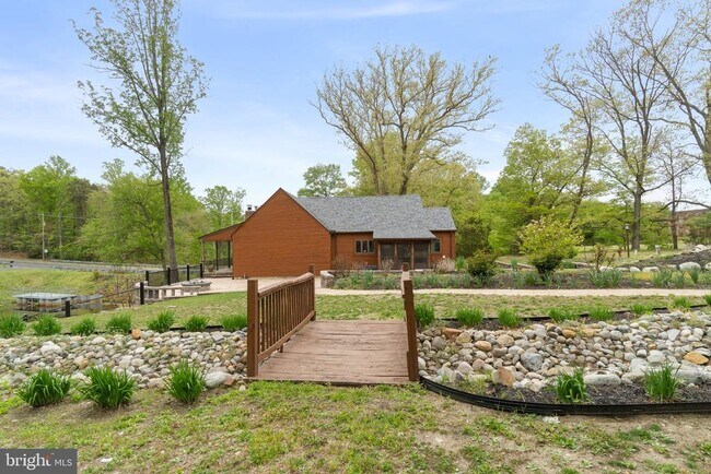 Building Photo - 1540 Peter Cheeseman Rd