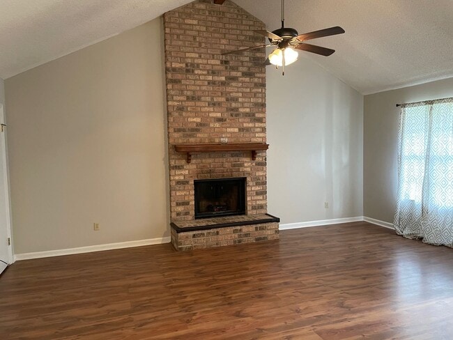 Building Photo - Charming 2 bedroom, 2 bath home in Lafayette!