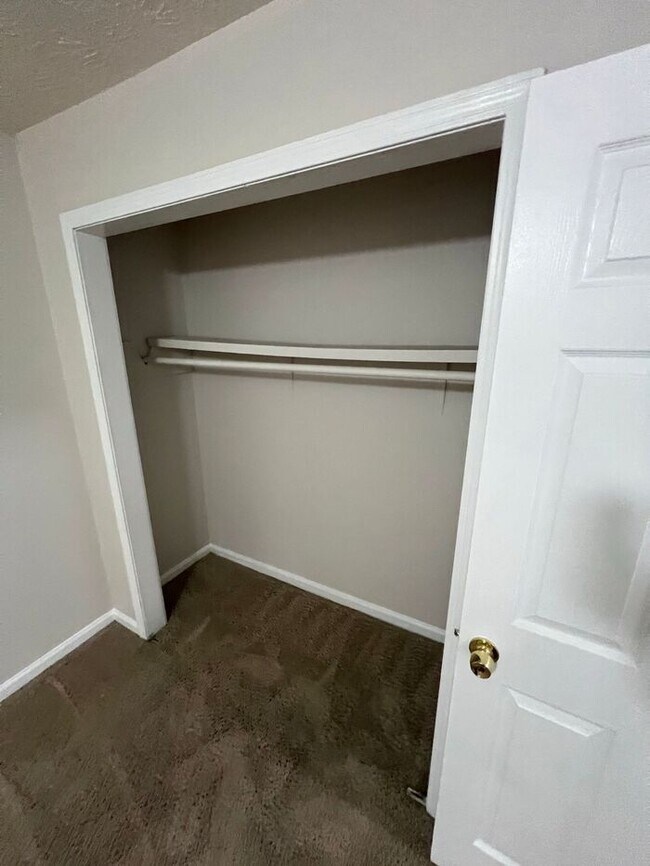 Building Photo - Beautiful 2-Bedroom Townhome in the Highly...