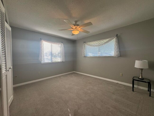 Building Photo - 3/2 in Pelican Bay