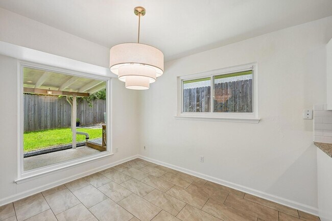 Building Photo - 2717 Charlesworth Dr