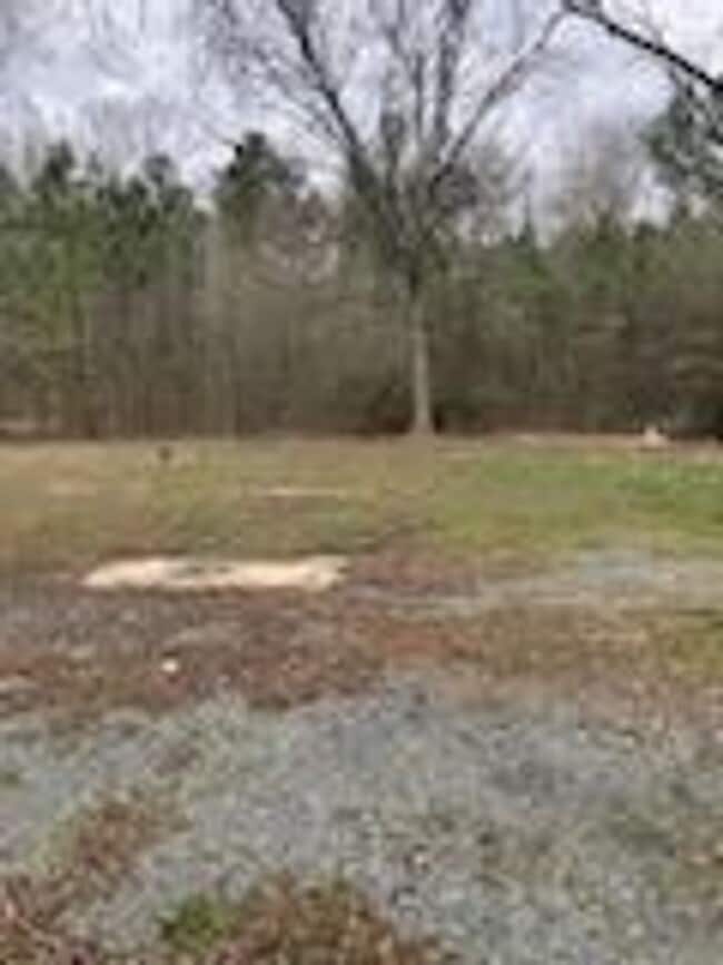 Building Photo - 2 bedroom home on large lot