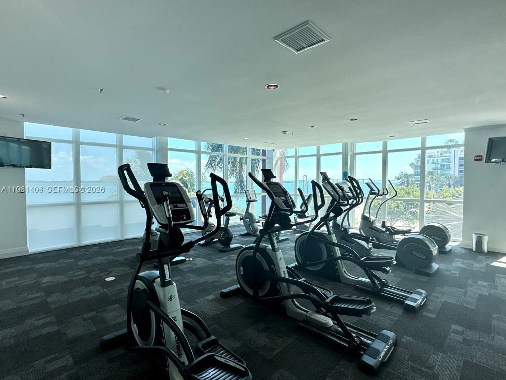 Building Photo - 1155 Brickell Bay Dr