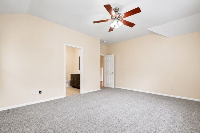 Building Photo - 5402 Rosehaven Ct