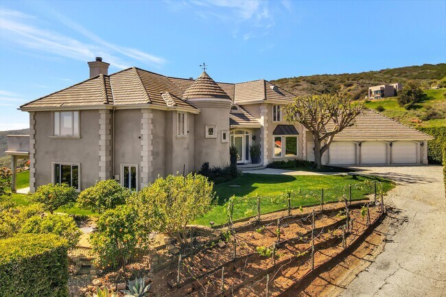 Building Photo - 3000 Sequit Dr