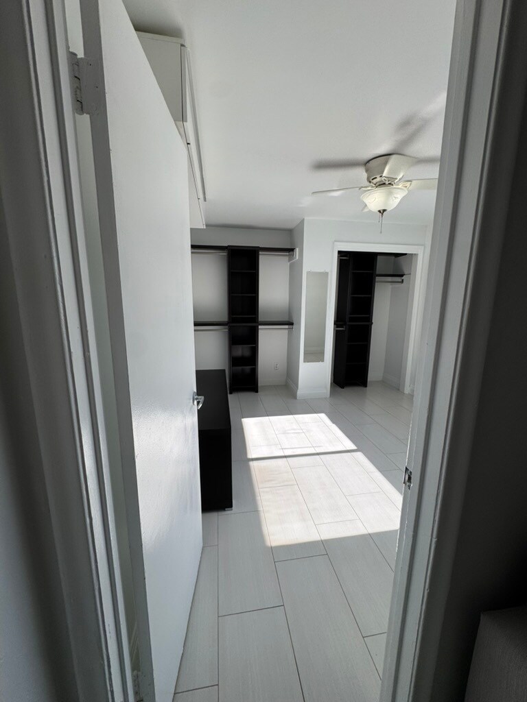 Building Photo - 2415 Thomas St