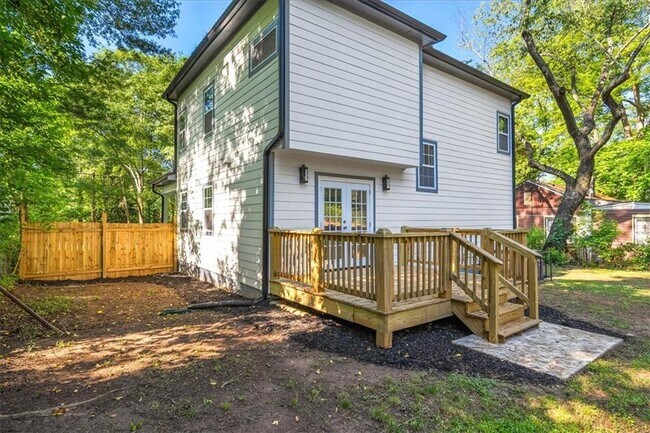 Building Photo - 1415 Almont Dr SW