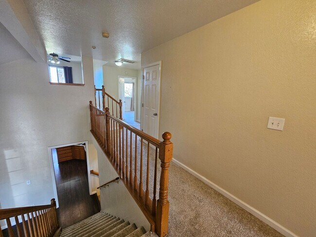 Building Photo - Large 4 bedroom two story in east Modesto!