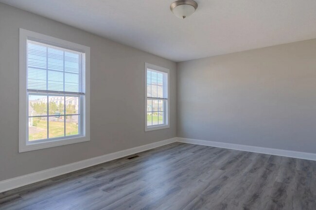 Building Photo - 3 Bed, 3 1/2 Bath, Close to I81 and US460