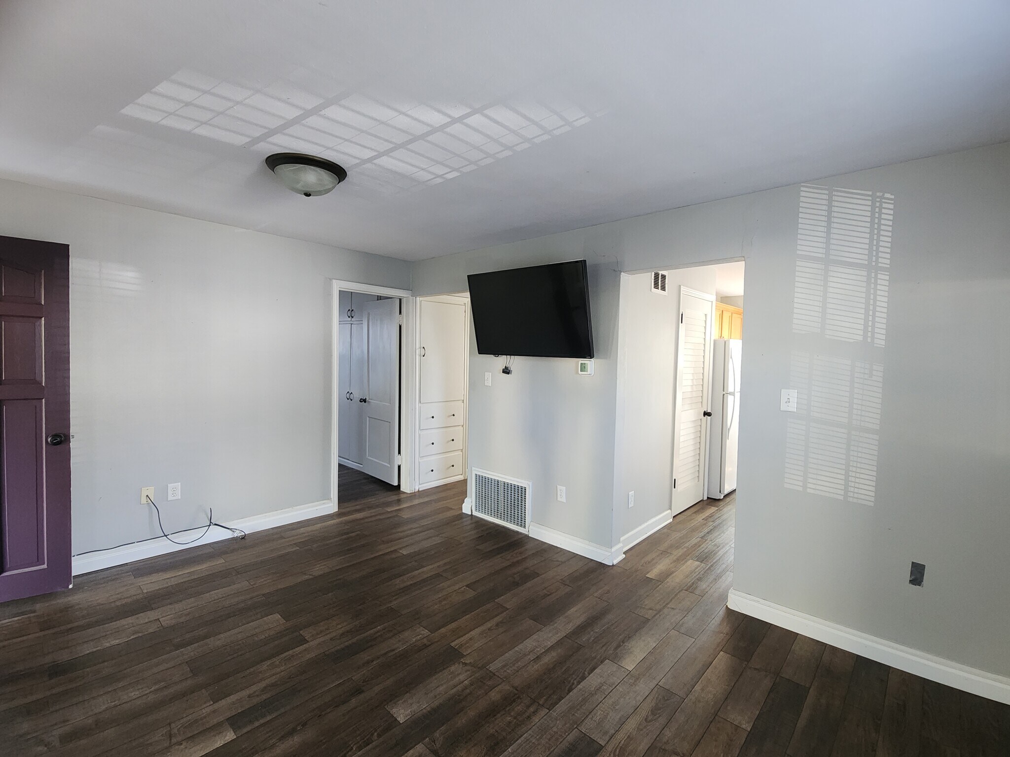Building Photo - 5215 N Glen Elm Dr