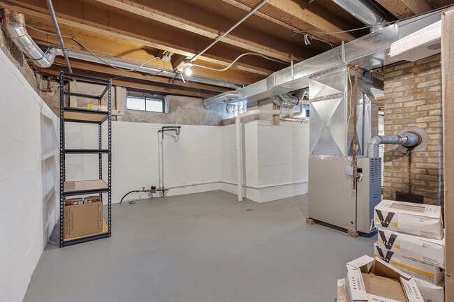 Building Photo - 11611 Maple Ave