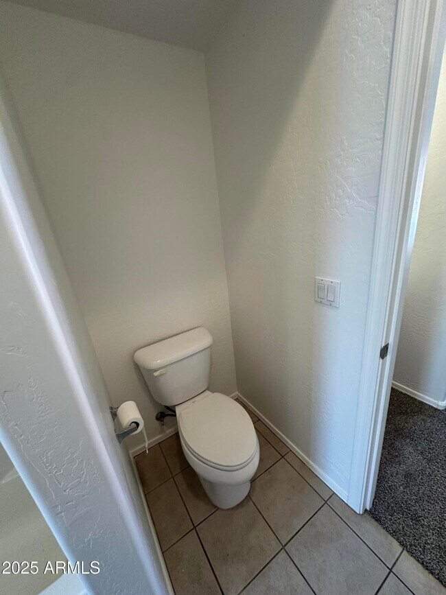 Building Photo - 1015 S Val Vista Dr