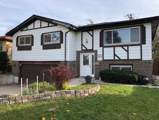 Building Photo - 5041 Forster Ave