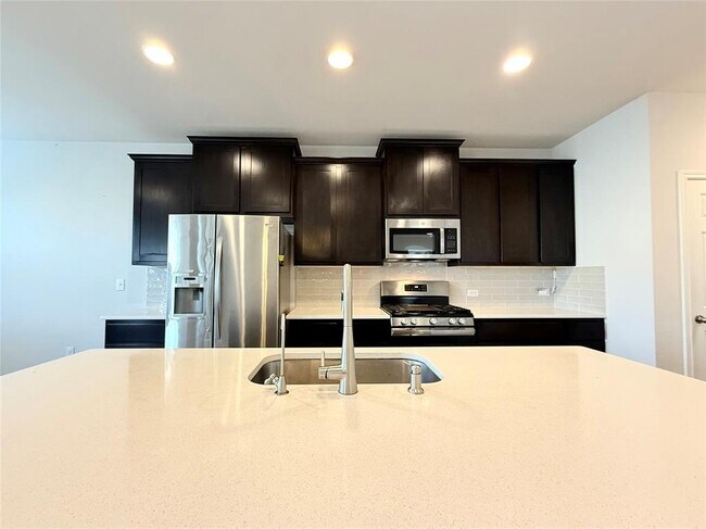 Building Photo - 7506 Elk Grove Path