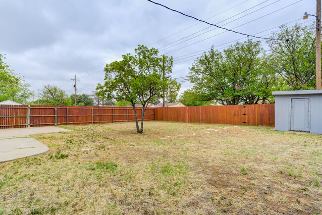 Building Photo - Adorable 4 Bed 2 Bath In Maxey Park!