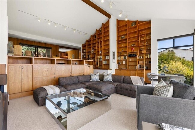 Building Photo - 8496 Westway Dr
