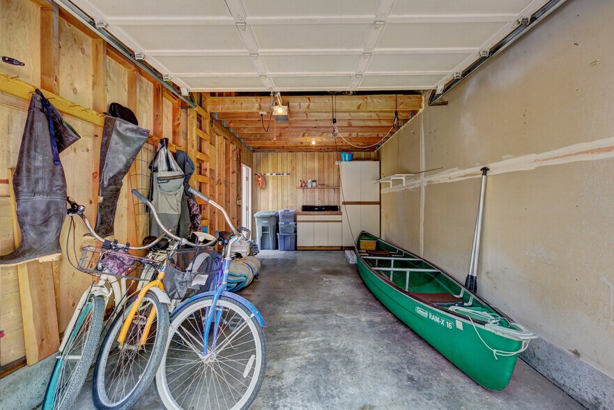 One Car garage - 1923 S Teal Ln