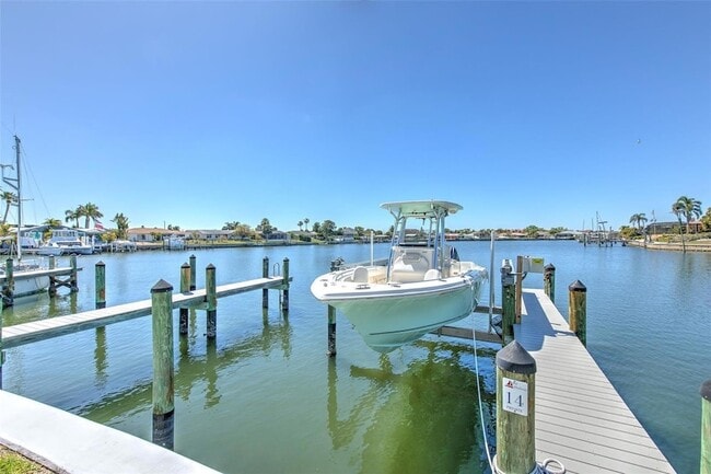 Building Photo - 1008 Apollo Beach Blvd