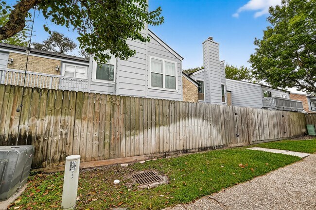 Building Photo - 711 Worthshire St