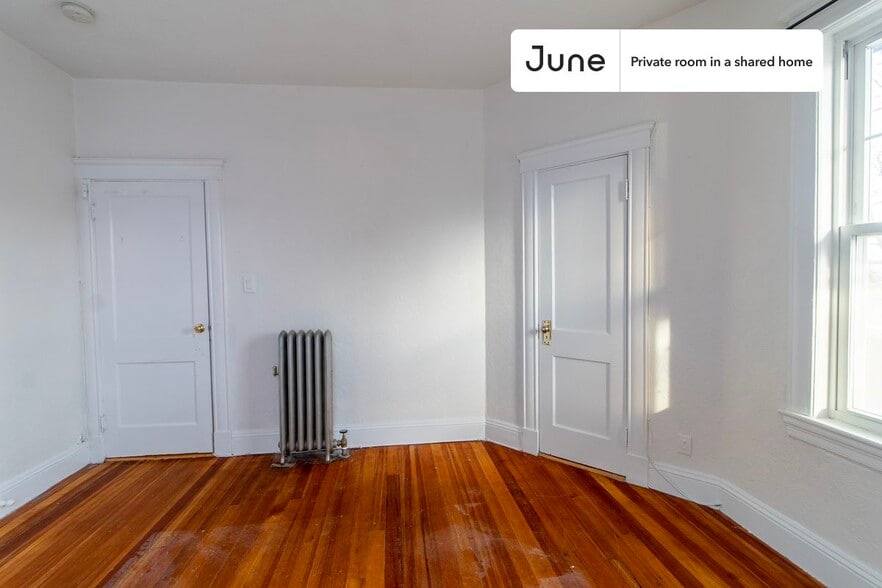 Building Photo - Room in Shared 4 bed/1 bath home