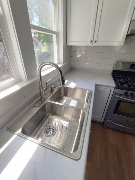 Building Photo - 2643 12th Ave S