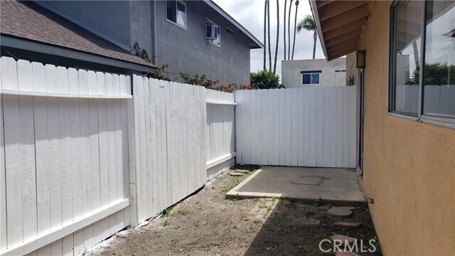 Building Photo - 16562 Goldenwest St