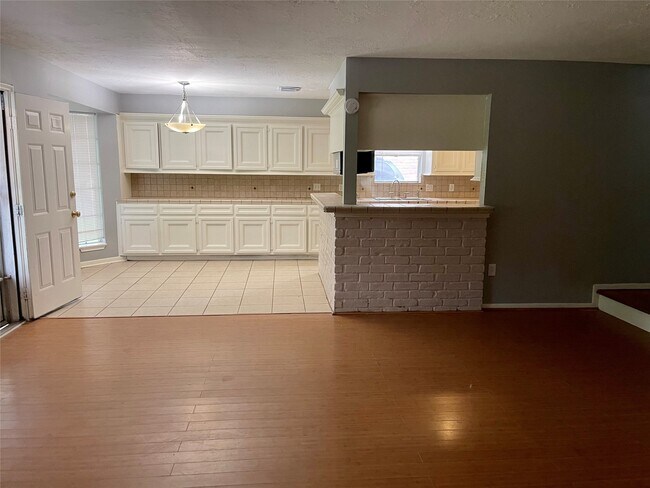 Building Photo - 15803 Baytree Dr