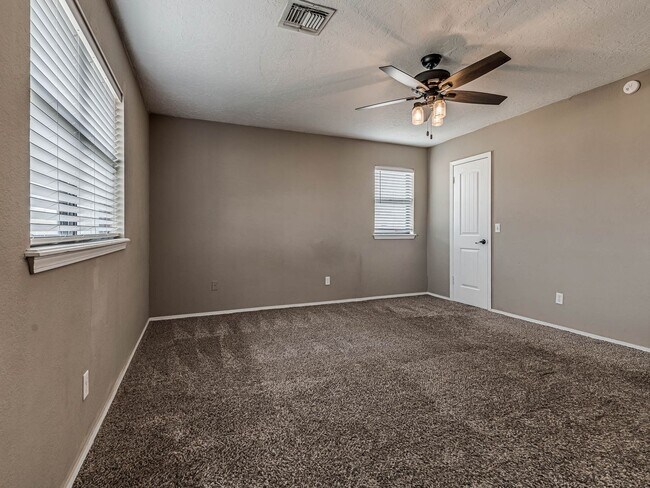 Building Photo - Beautiful 3 bedroom home in the heart of Coweta!