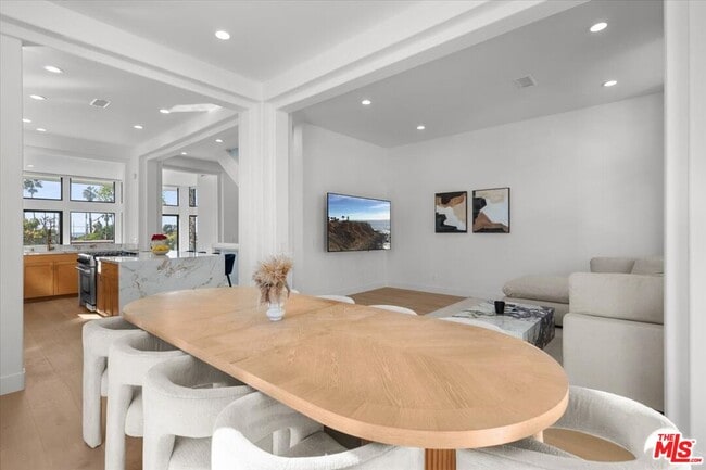 Building Photo - 6730 Esplanade St