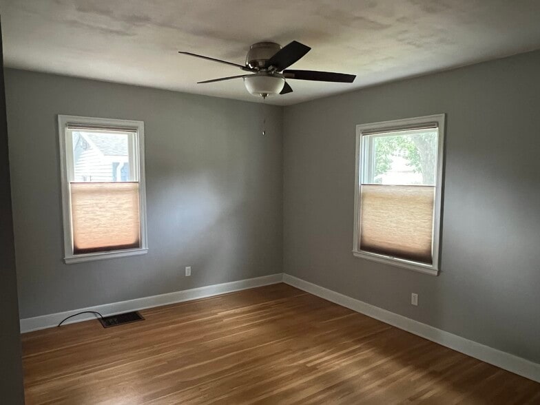 Main Floor Bedroom (Master) - 2116 Vine St