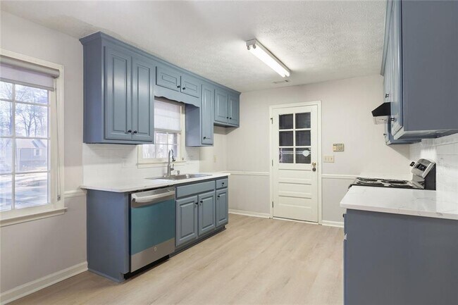 Building Photo - 390 Tidwell Rd