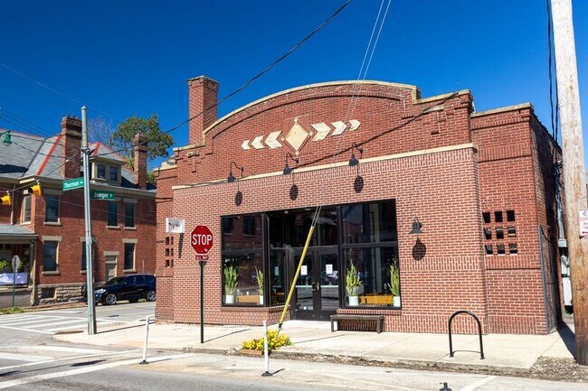 Building Photo - 221-223 Thurman Avenue