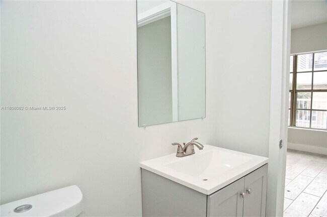Building Photo - 4105 N Ocean Dr