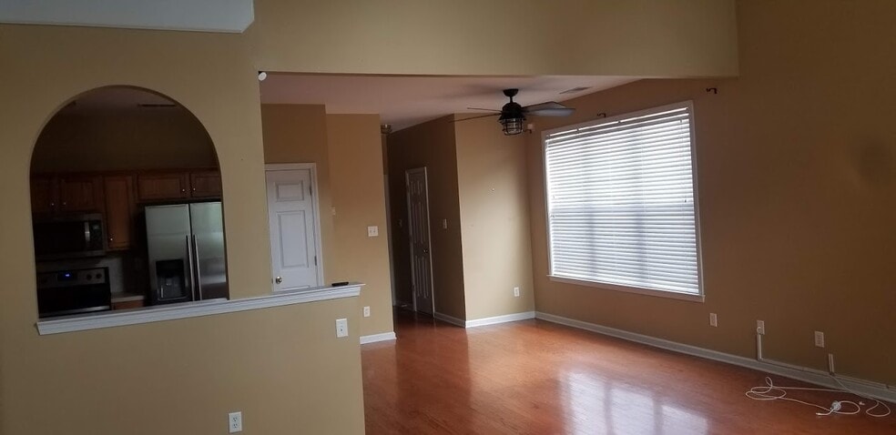 Building Photo - 1162 Island Pl E