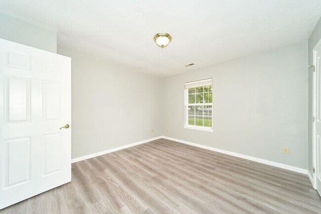 Building Photo - Newly Renovated 3 Bedroom Home in Avon Schools!
