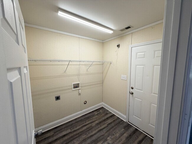 Building Photo - North Iredell - 2 BD/ 2 BA