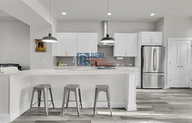 Building Photo - 7040 W Alaska Dr