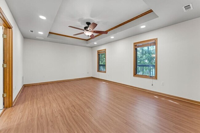 Building Photo - 3261 Eden Dr