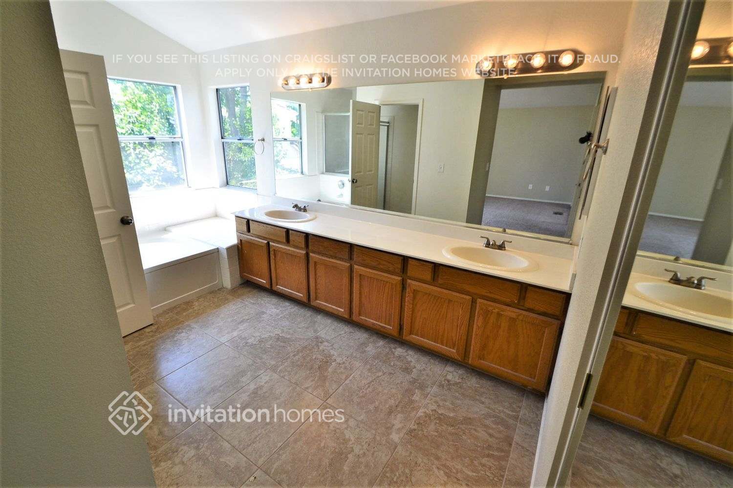 Building Photo - 4008 Tawny Meadow Way