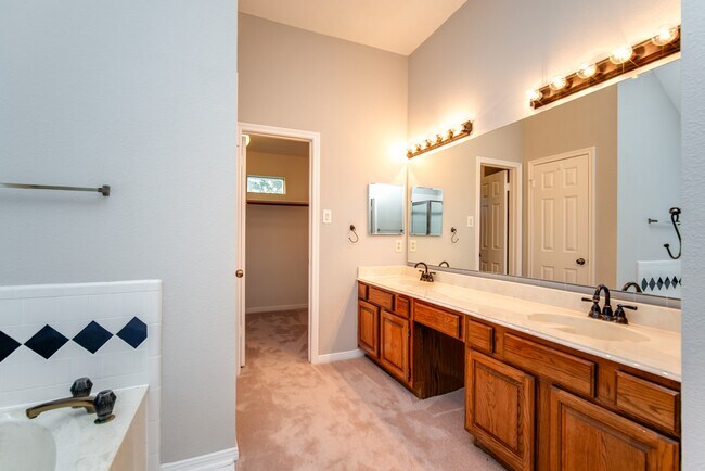 Building Photo - 2710 Double Lake Dr