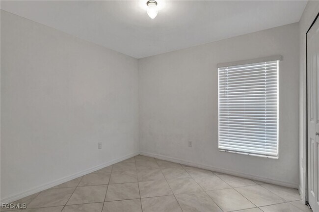 Building Photo - 418 Pickford Ave