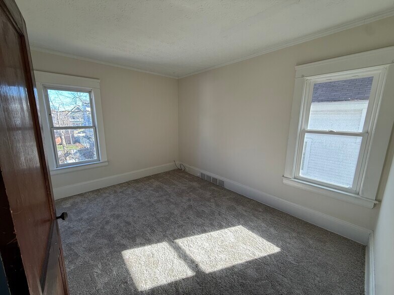 Building Photo - 1317 W 106th St