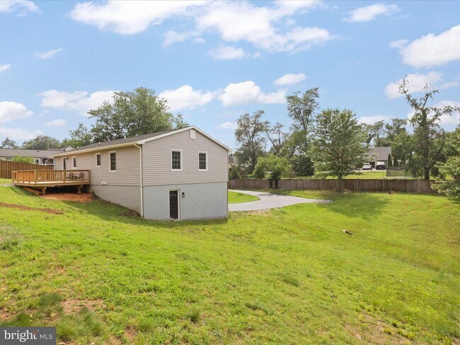 Building Photo - 3416 Sunny View Dr