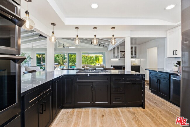 Building Photo - 22428 Victory Blvd