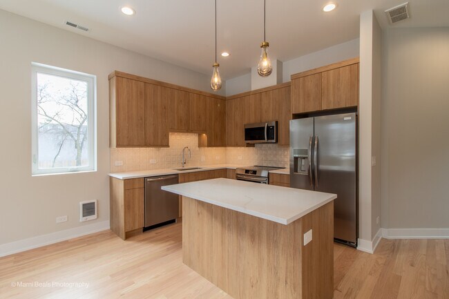 Building Photo - 6749 S Langley Ave